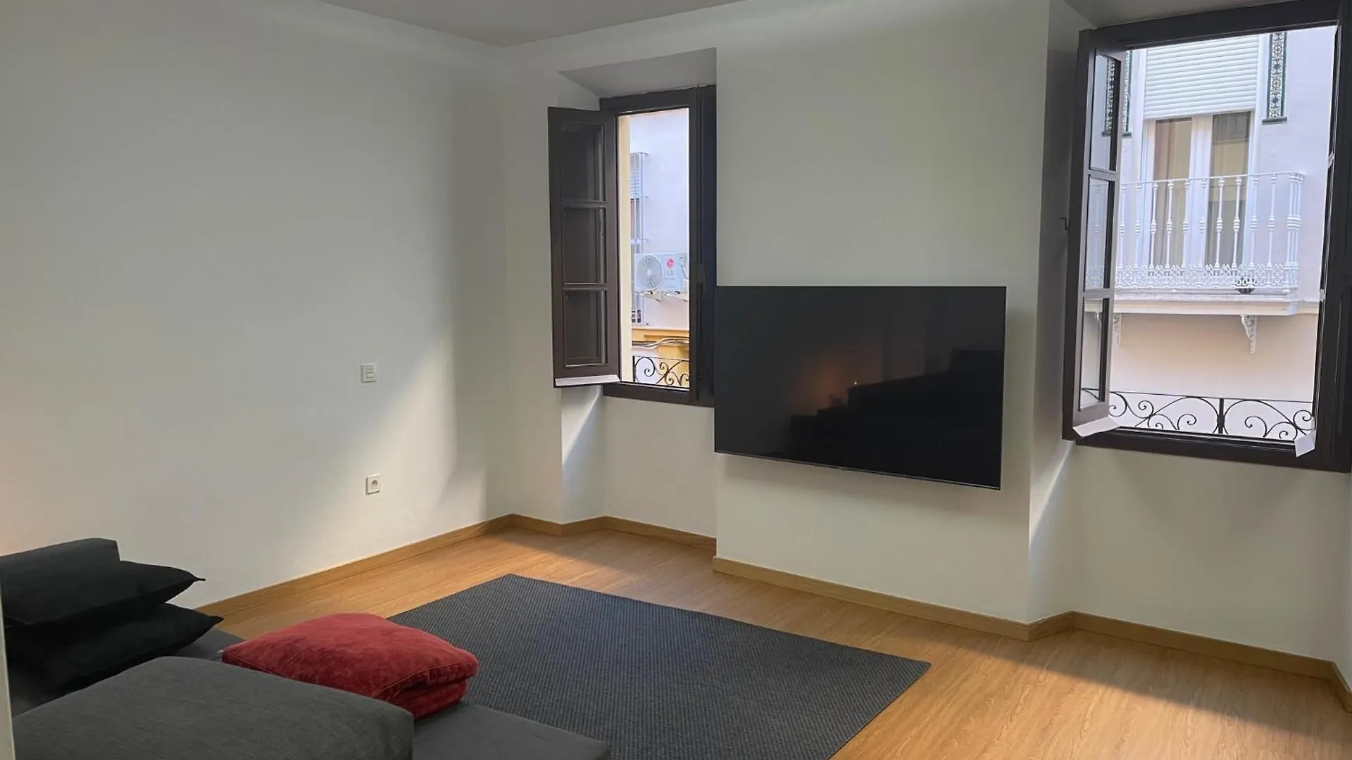 Lejlighed Apartamento Calle Rodrigo De Triana Con Opcion De Parking Sevilla