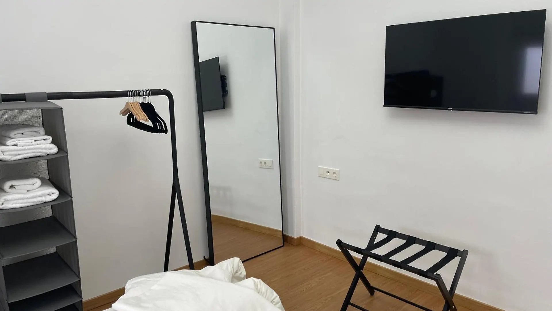 Apartamento Calle Rodrigo De Triana Con Opcion De Parking Seville 0*,  Spain
